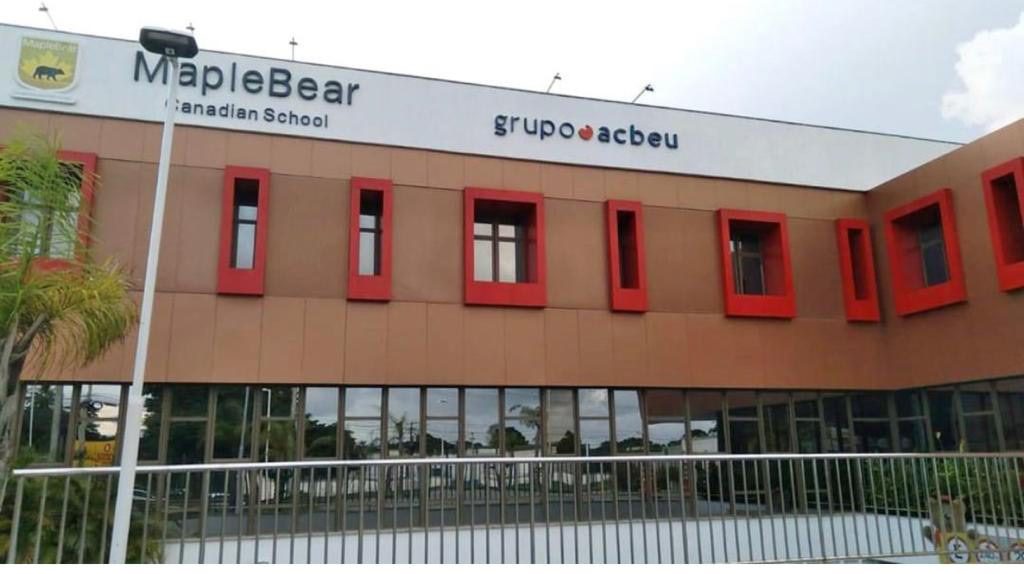 Fachada do colégio Maple Bear